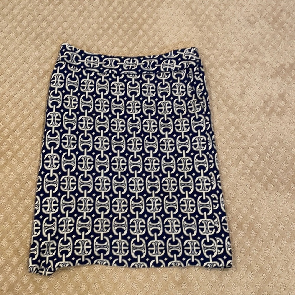J. McLaughlin classic navy blue/cream chain skirt